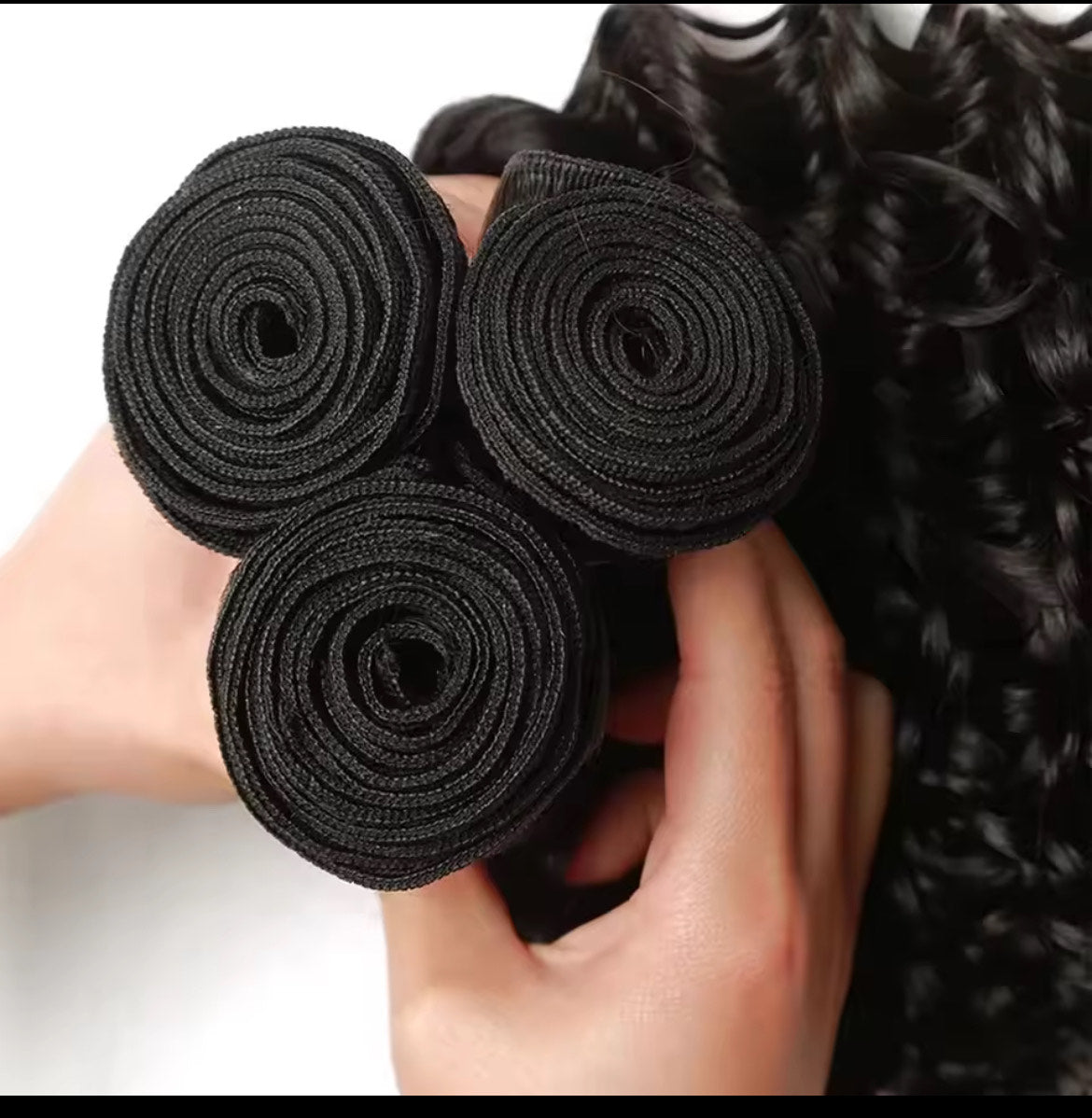 Tissage en lot brésilien crépu et bouclé, cheveux humains Remy, couleur naturelle, lots de 1, 3 ou 4 disponibles.