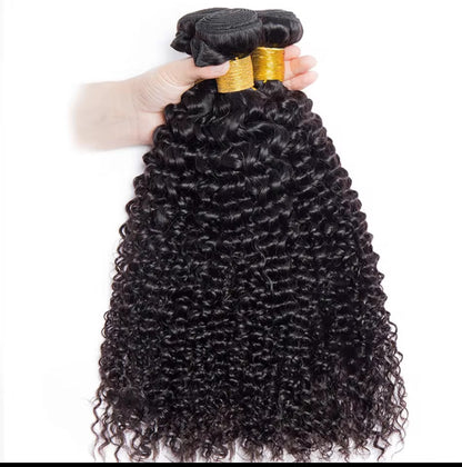 Tissage en lot brésilien crépu et bouclé, cheveux humains Remy, couleur naturelle, lots de 1, 3 ou 4 disponibles.